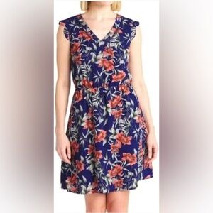 41 Hawthorn Casual Blue floral dress scalloped sleeves and opening in the back.